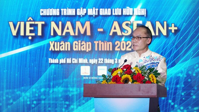 When ASEAN Consuls Wear Traditional Vietnamese Ao Dai and Join Hands... 3 phu07280 1711155988577156248397