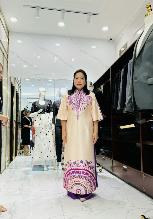 When ASEAN Consuls Wear Traditional Vietnamese Ao Dai and Join Hands... 8 tl 17111569917971689769168